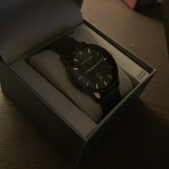 GEOFFREY BEENE WATCH - Picture 2 of 4